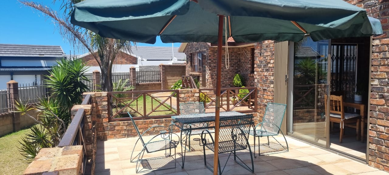 4 Bedroom Property for Sale in Hartenbos Heuwels Western Cape